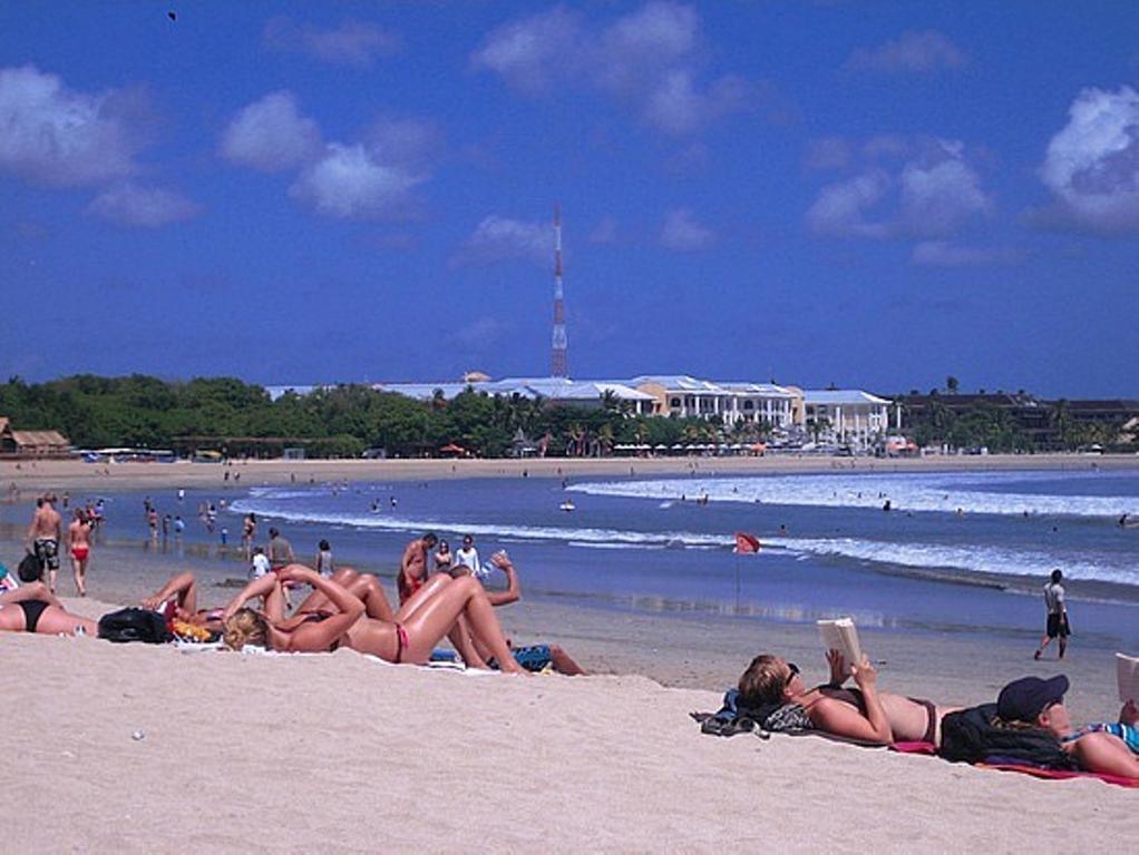 Angkul Angkul Beach Inn Kuta By Kamara Eksteriør billede